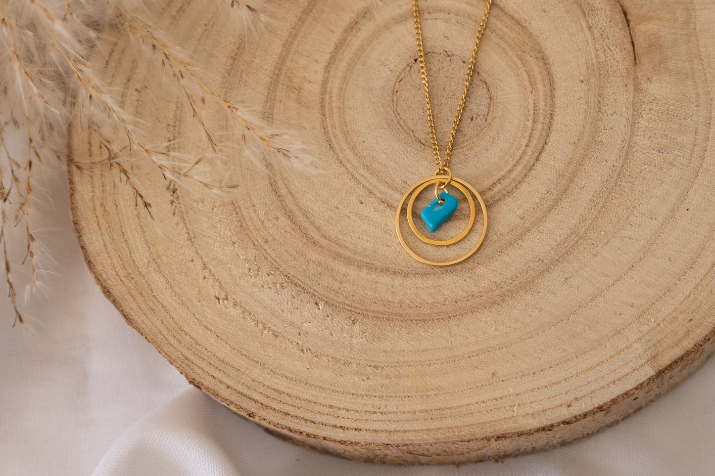 Turquoise stone circle necklace