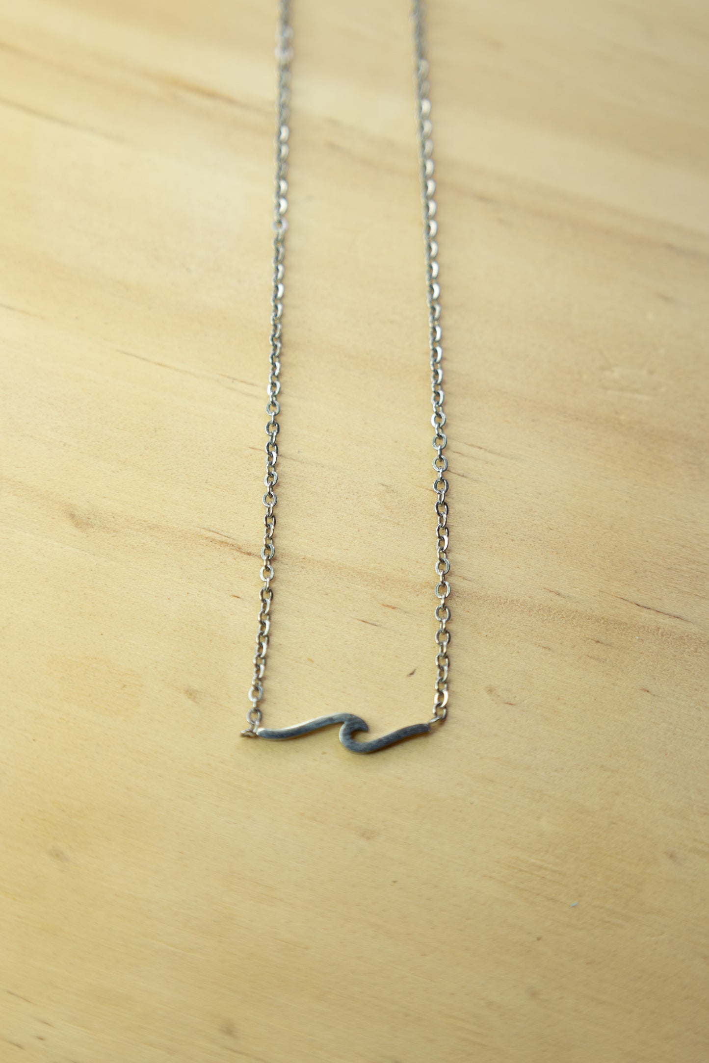 Wave necklace silver colour