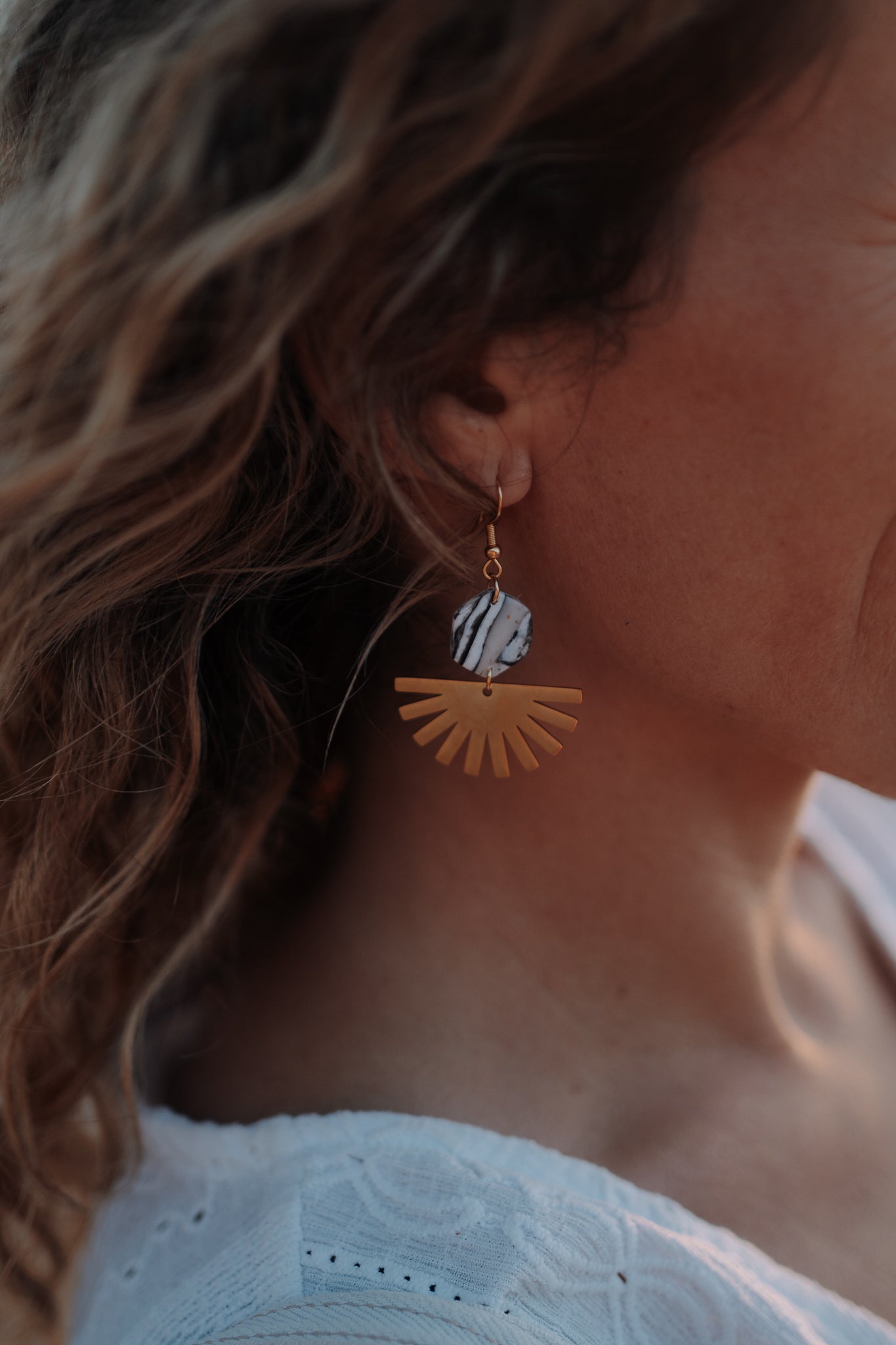 Ventaglio marble black and white earring