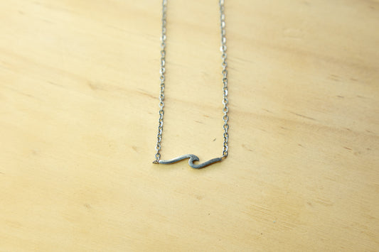 Wave necklace silver colour